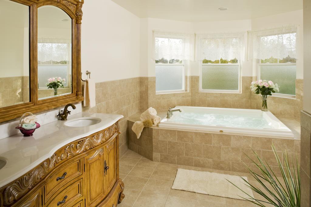 Wilbraham Mansion Hotel Cape May Room photo