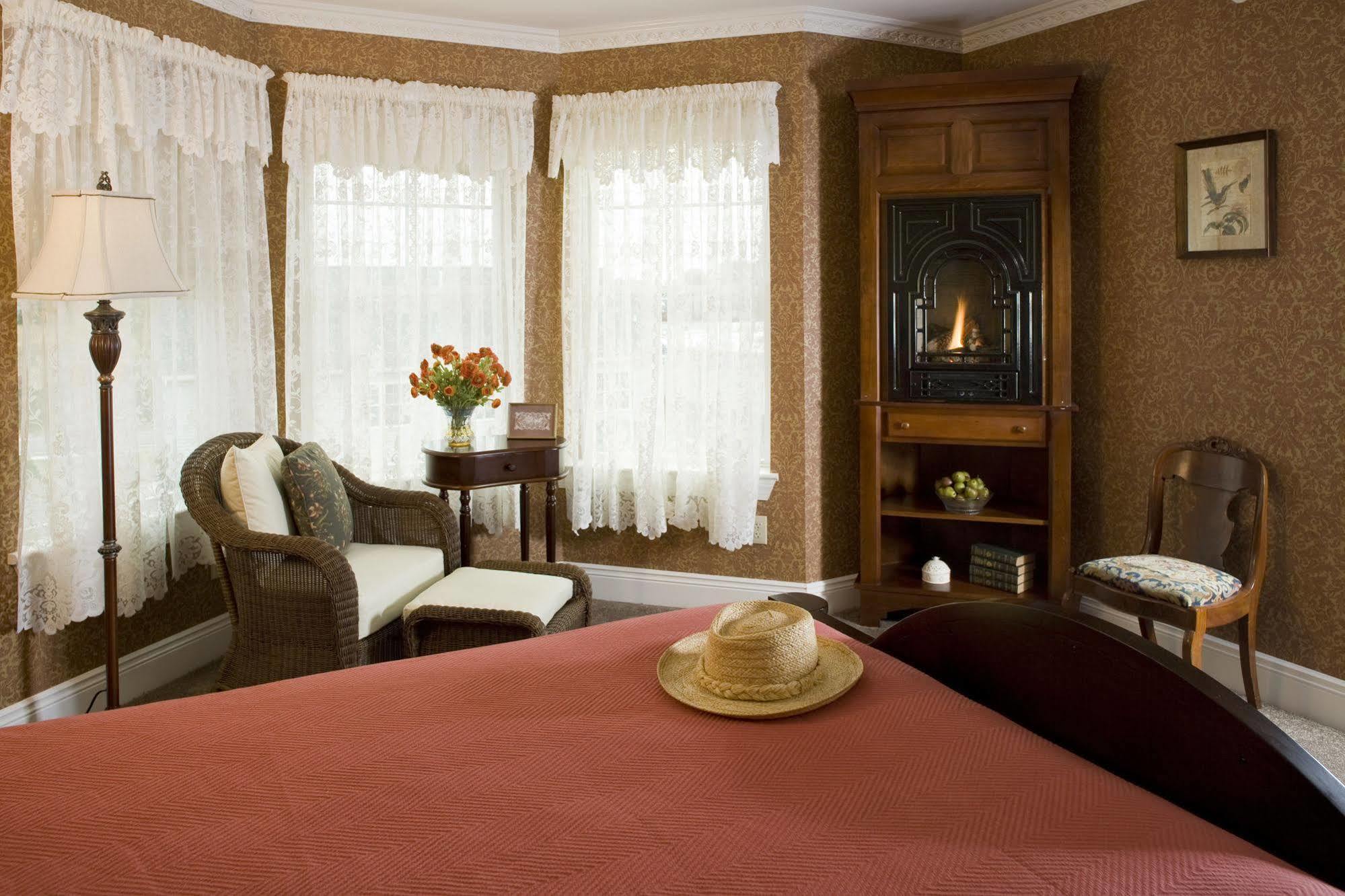 Wilbraham Mansion Hotel Cape May Room photo